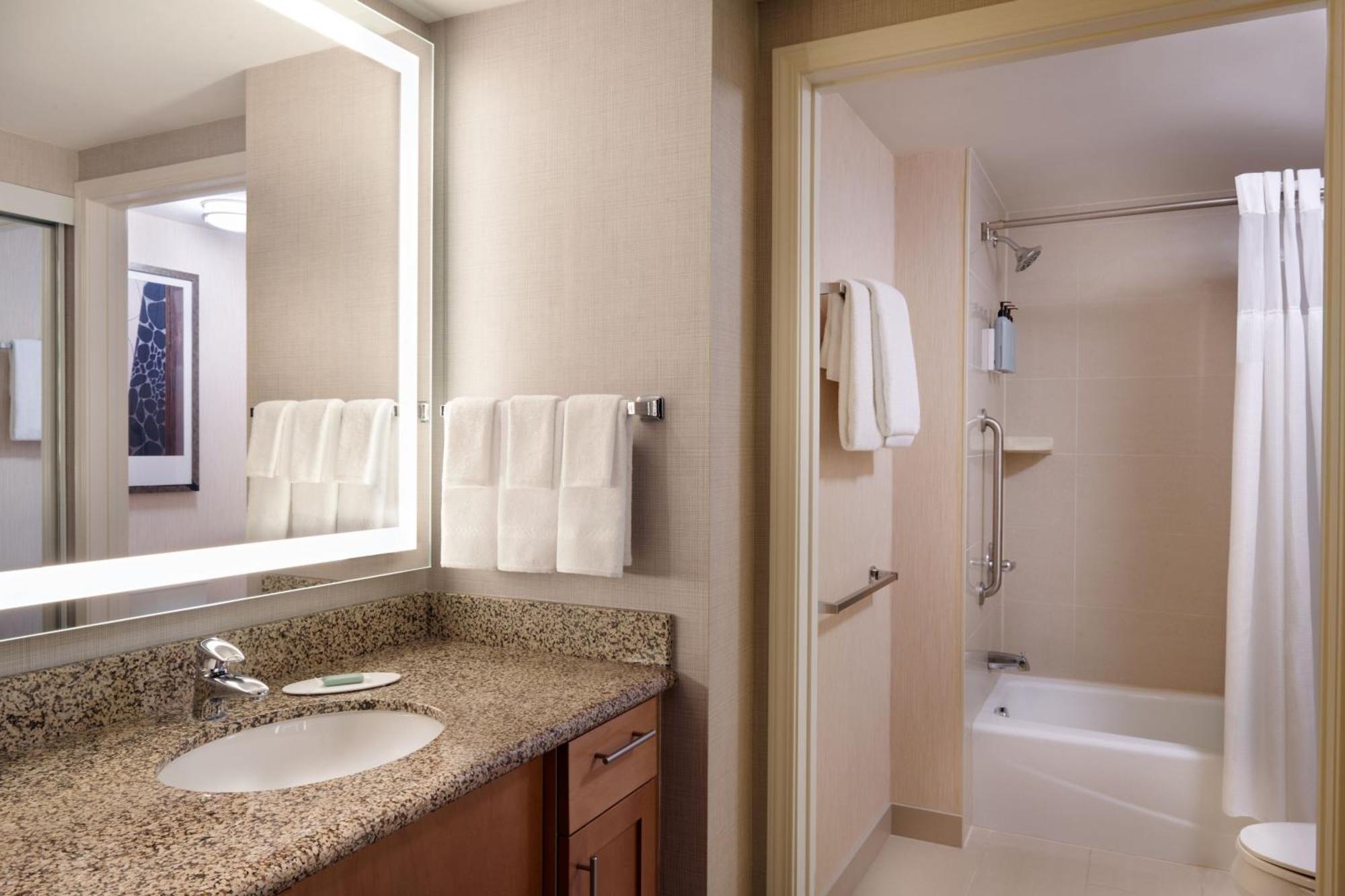 Residence Inn By Marriott Calgary Airport Ngoại thất bức ảnh